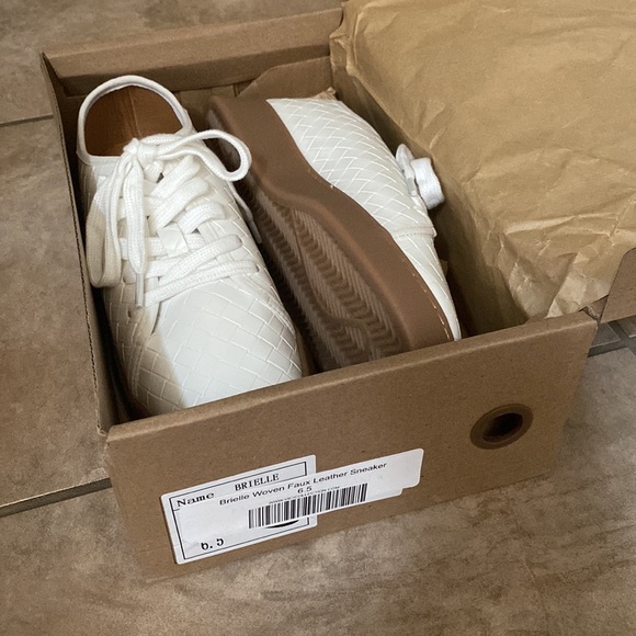 Trendy and adorable Brielle white tennies! Brand new in box with tags. - Picture 7 of 7